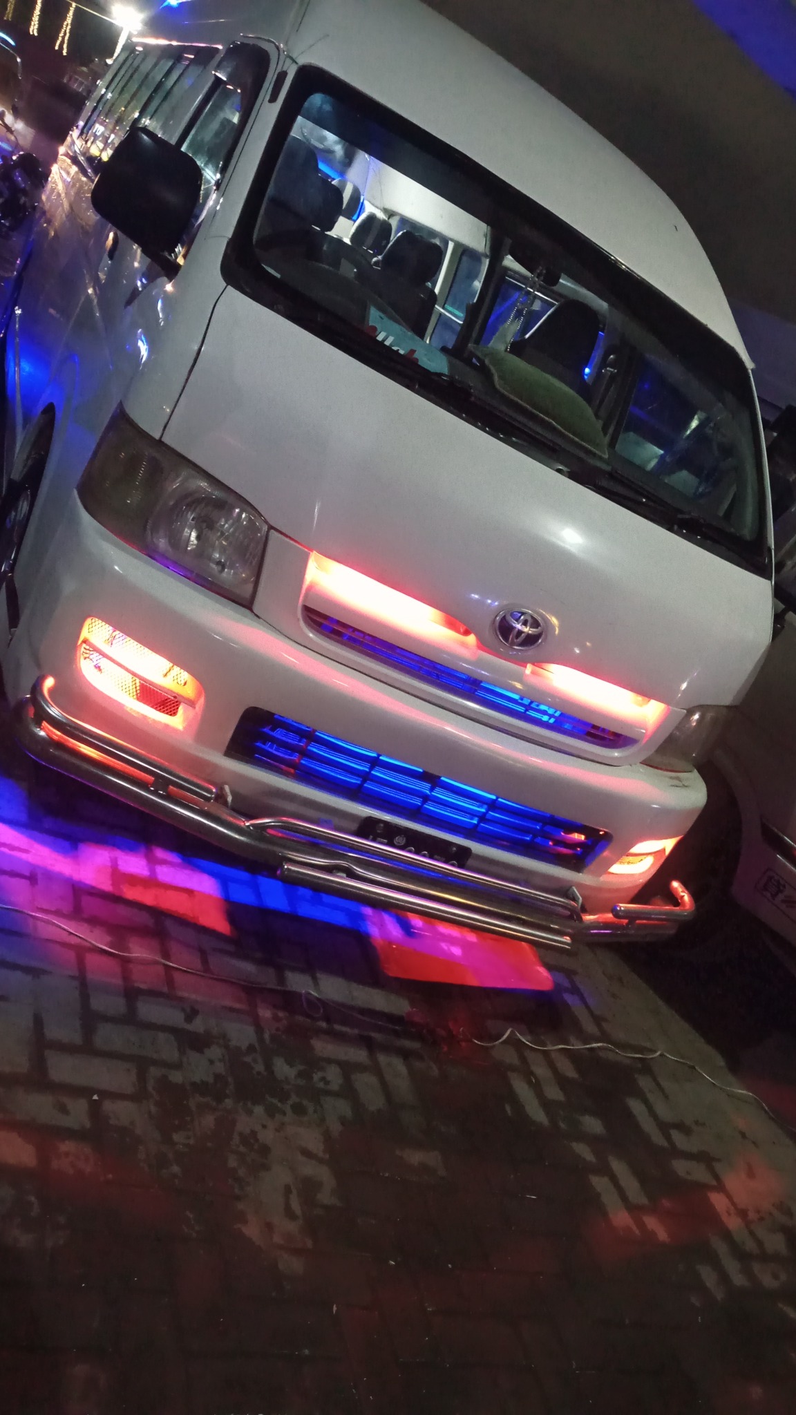 Toyota Hiace Grand Cabin (AC )